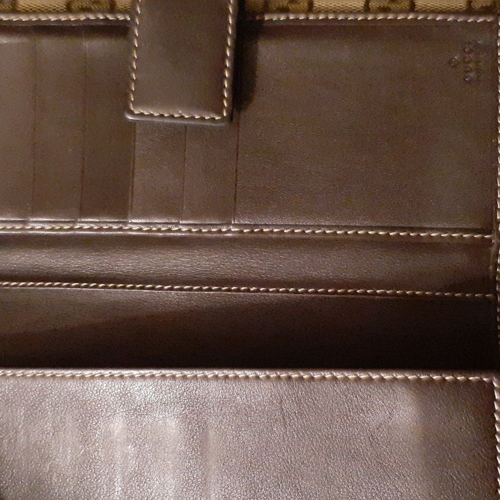 Gucci Authentic Euc Wallet Interlocking - image 8